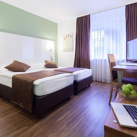 Hotel Mondial Langenfeld  Esterno foto