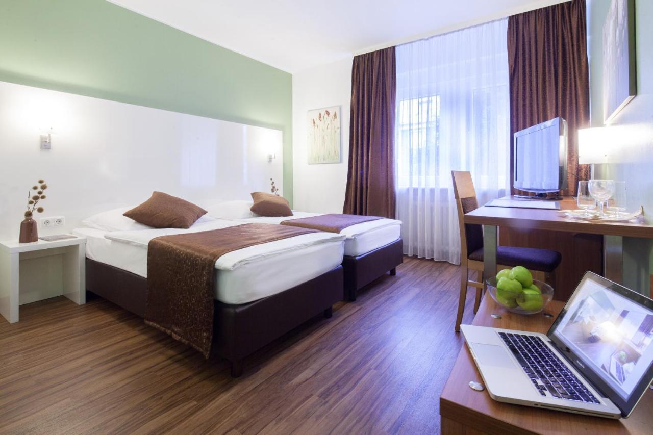Hotel Mondial Langenfeld  Esterno foto